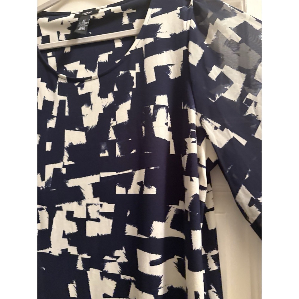 Alfani Women's 2X blouse Navy White Geometric Print NEW NWT - Picture 2 of 6